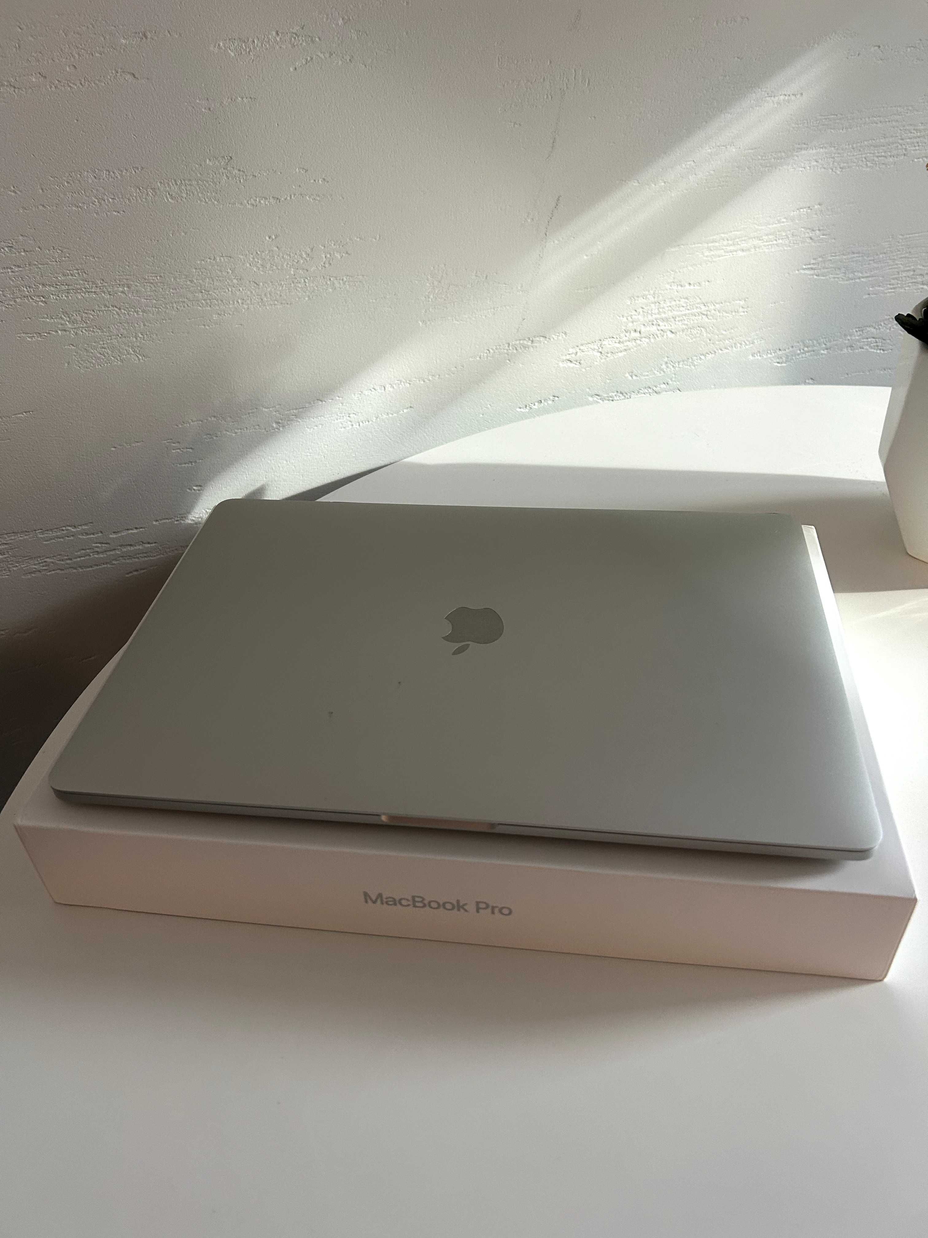 MacBook Pro 15-inch 2019/i9/16Gb/512Gb Silver