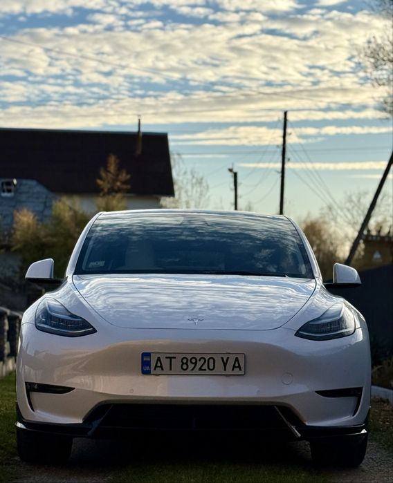 Продам Tesla Y ідеальний стан