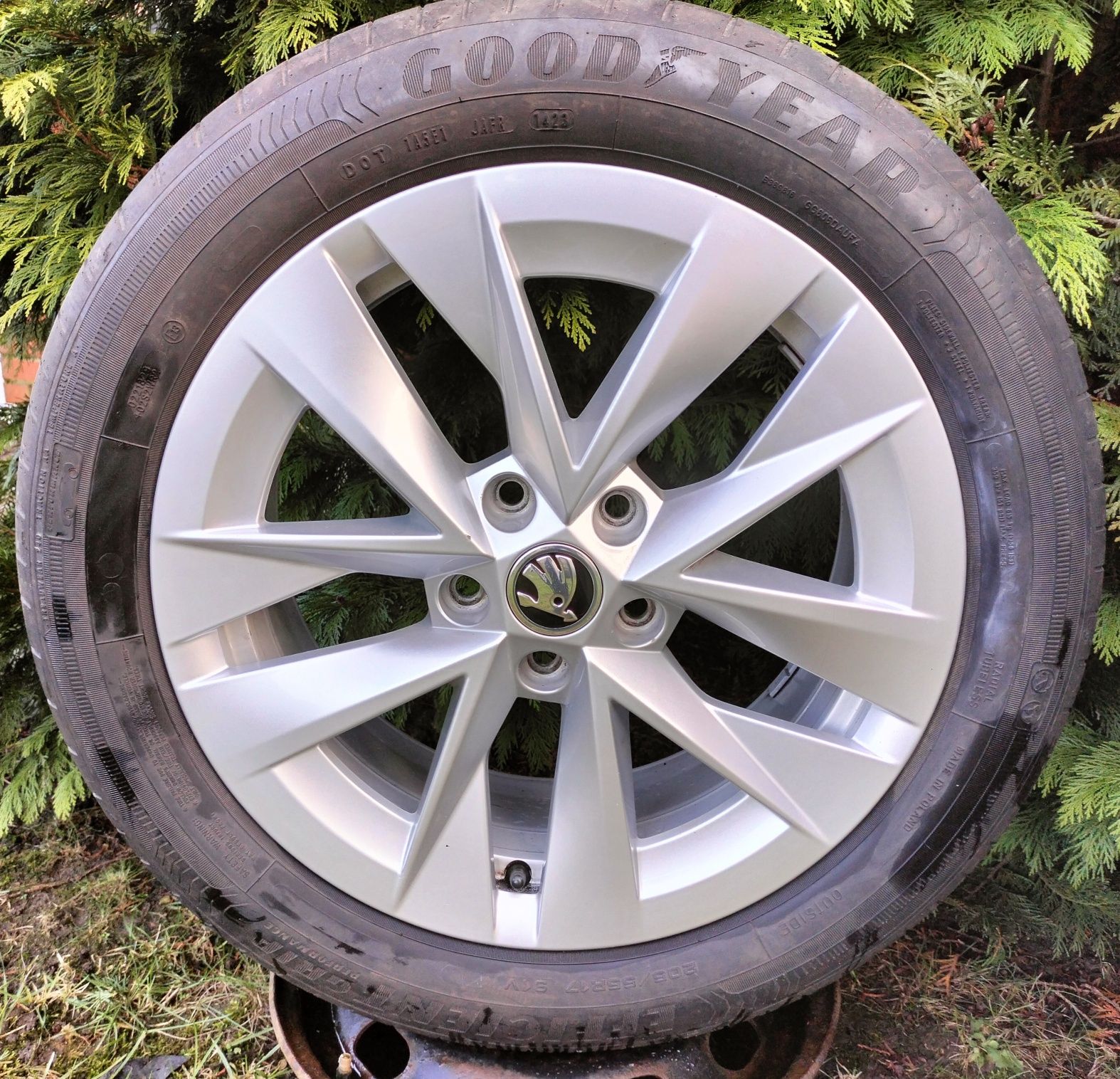 Felgi Oryginał Skoda Octavia SuperB 7Jx17 ET46 5x112 5E3 Opony Lato