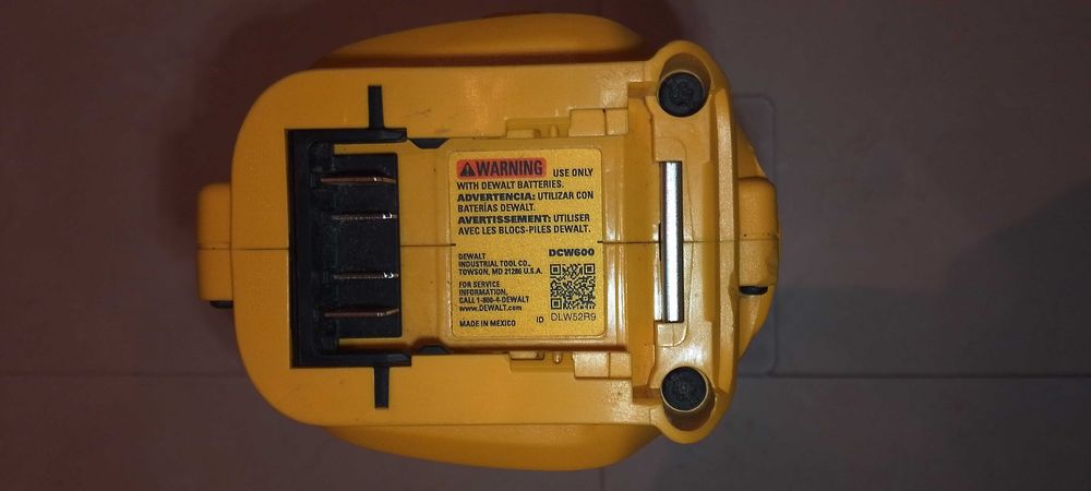 Акумуляторний фрезер DeWalt DCW600