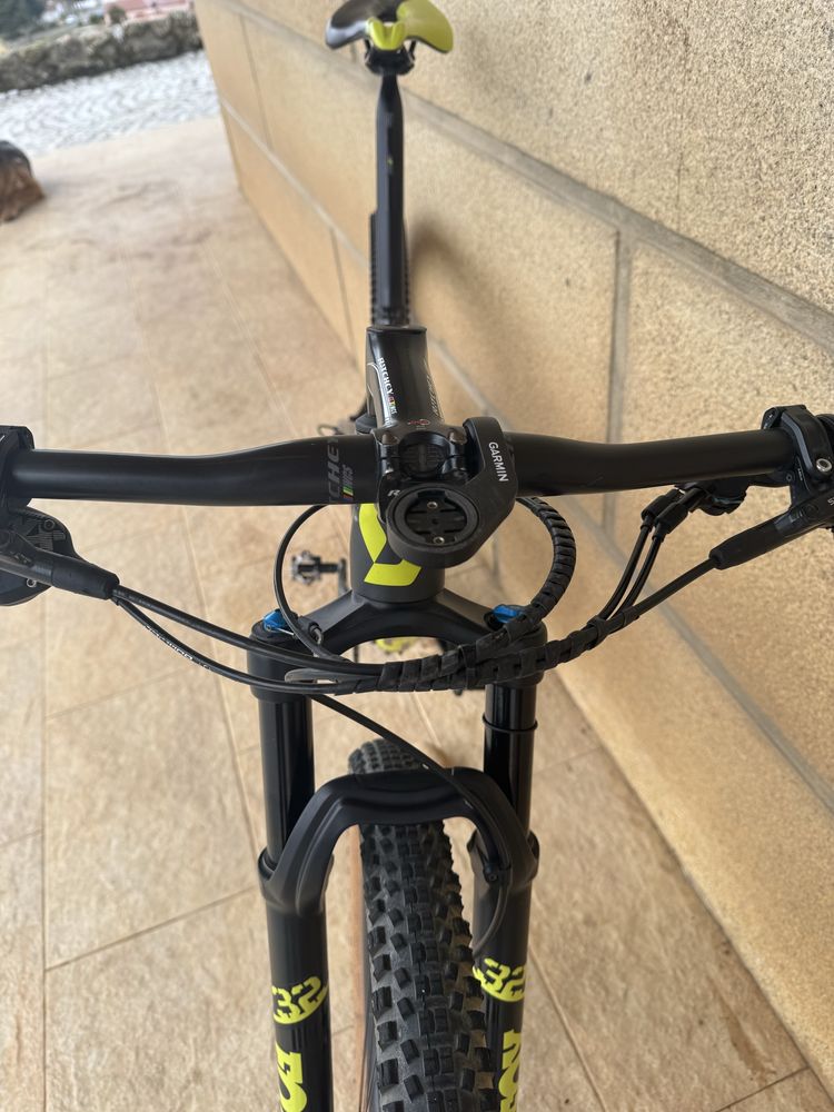 Scott spark rc com rodas de carbono