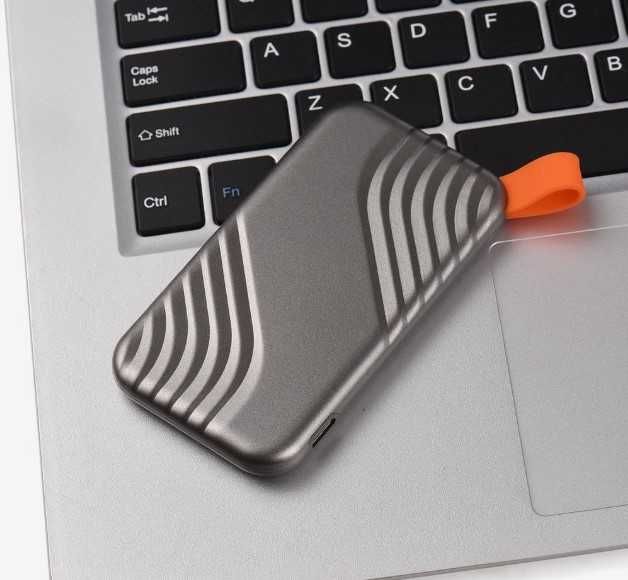 Зовнішній жорсткий диск на 2ТБ  USB 3.1
