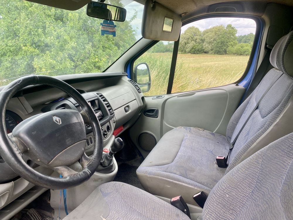 Renault Trafic bus