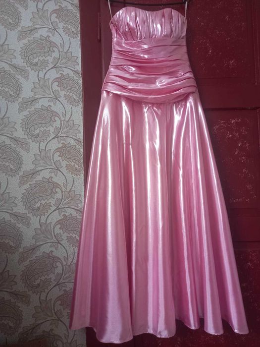 Продам плаття вечірнє на підкладці.
