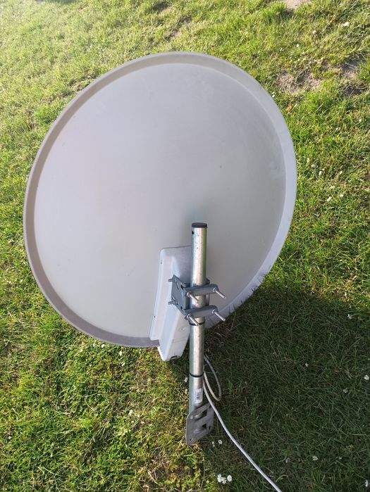 antena satelitarna + konwerter i uchwyt