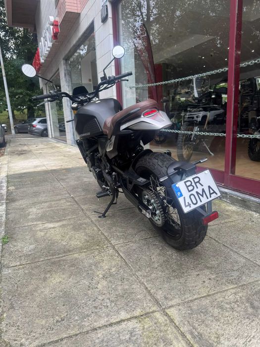 MOTO MORINI SEIEMMEZZO SCR 2025