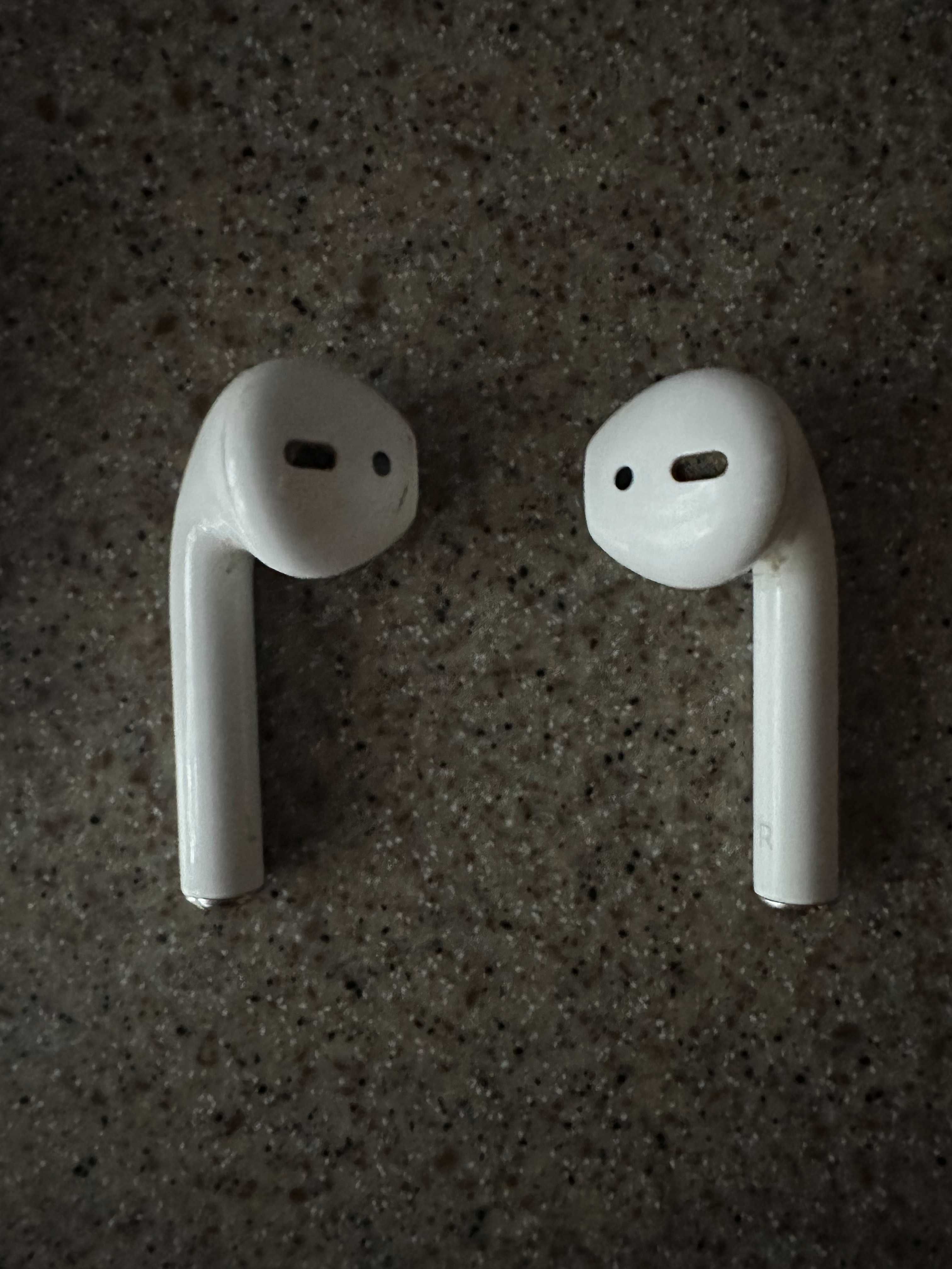 Наушники AirPods