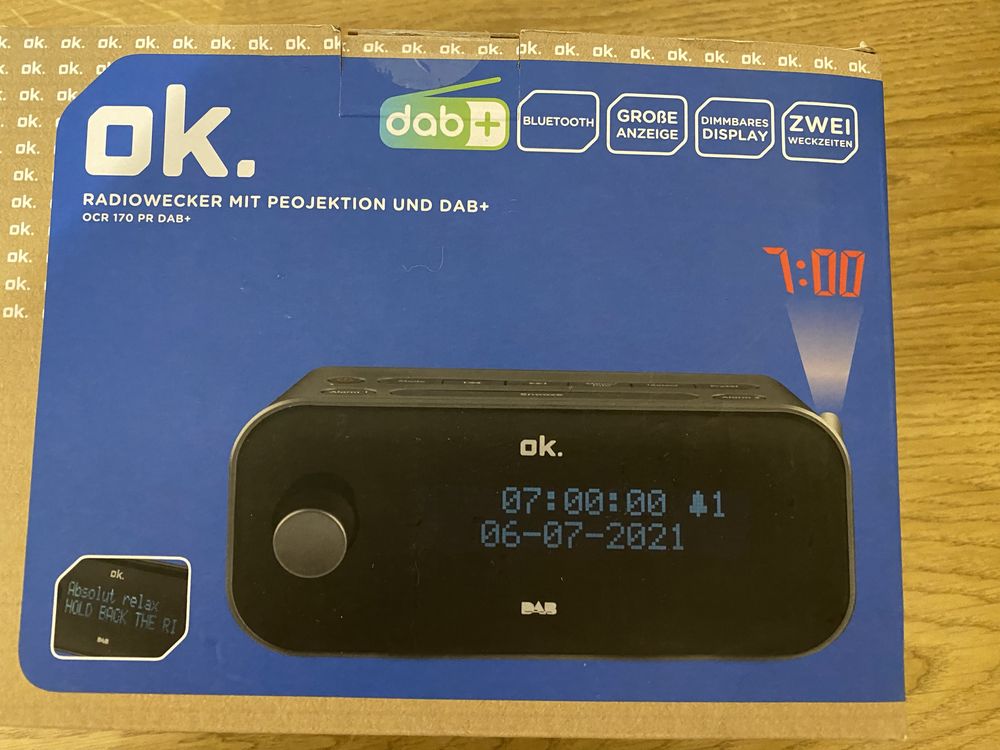 Radiobudzik Ok wyswietlaczem czasu na scianie , bluetooth
