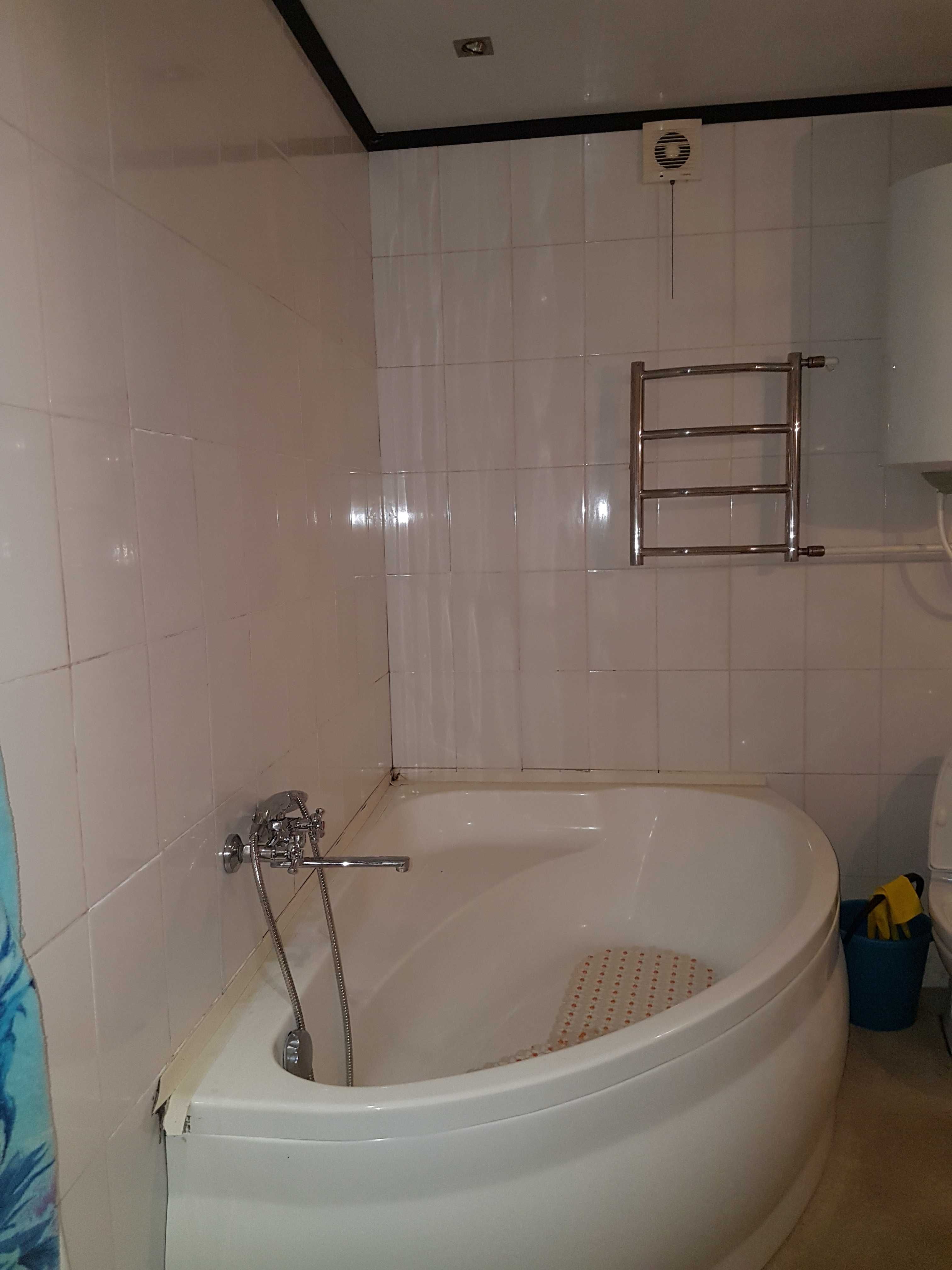 Продам 2 комнатную квартиру в 608 м/р