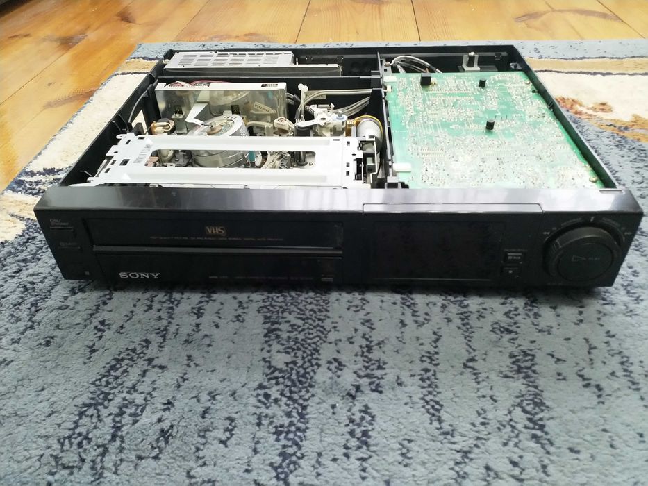 Відеомагнітофон VHS Sony