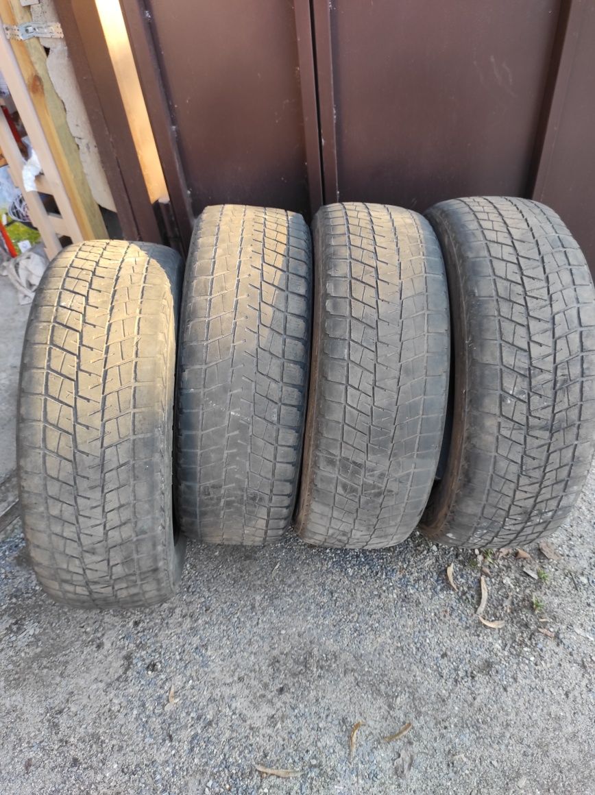 Продам шини Bridgestone Blizzak 225/65R70 б/в