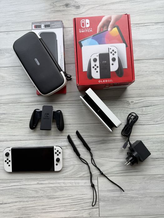 Nintendo Switch OLED plus 6 gier