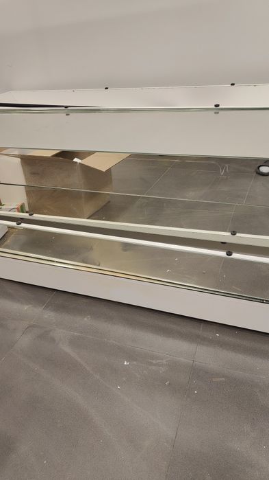 Witryna gablota podest lustrzany