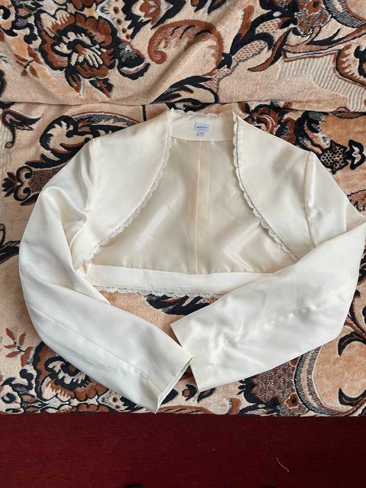 Весільна сукня, фата, хустка та болеро. Ціна договірна.