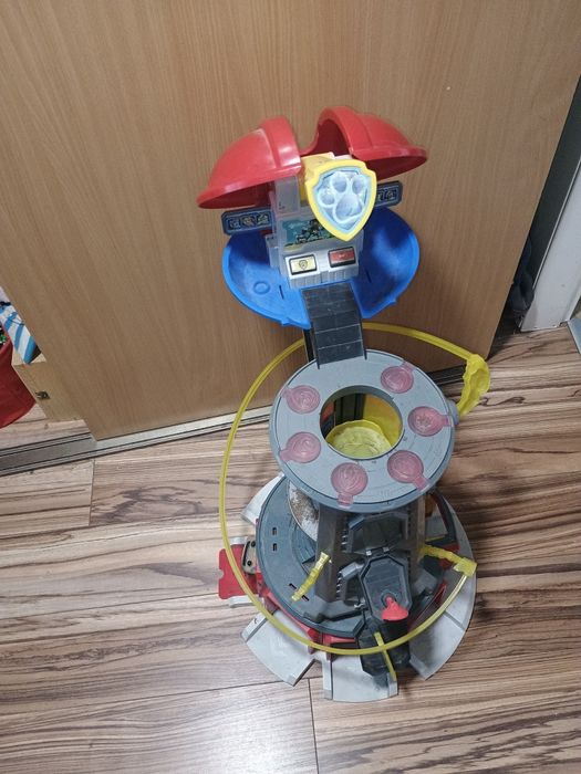 Duża wierza psiego Patrolu