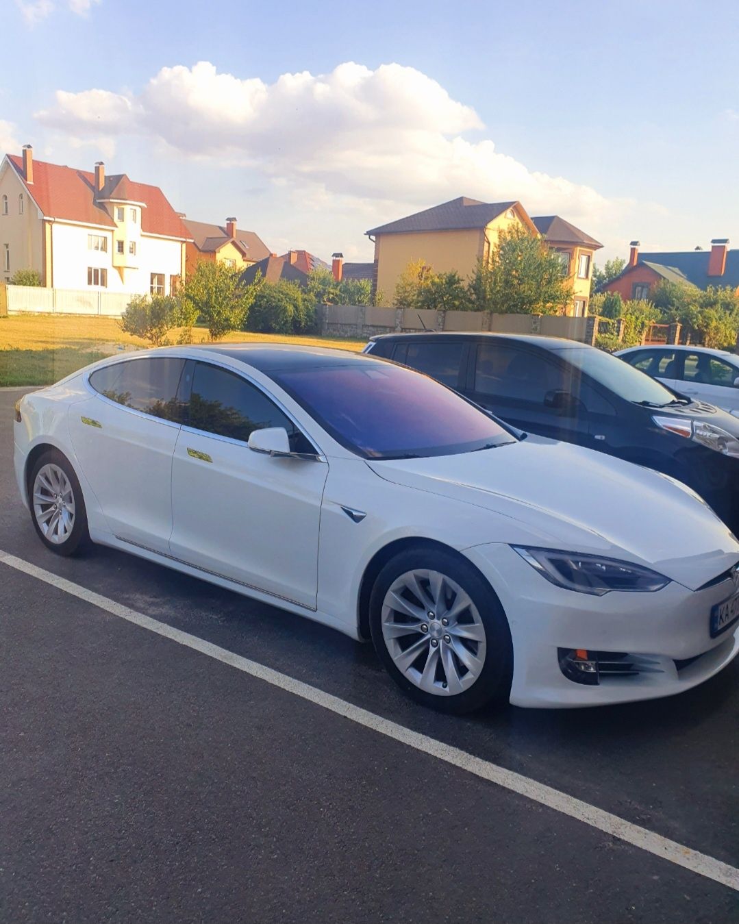 Продаю улюблену Tesla model s 100 D