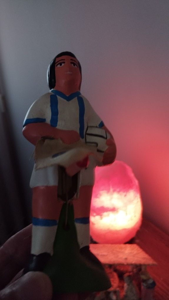Boneco antigo, puxa o fio...