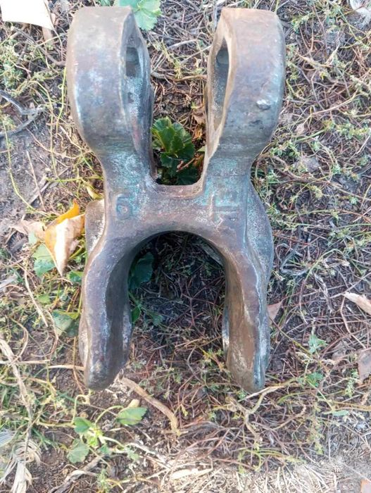 Продам скобу вилку на поперечину мтз ЮМЗ т-40