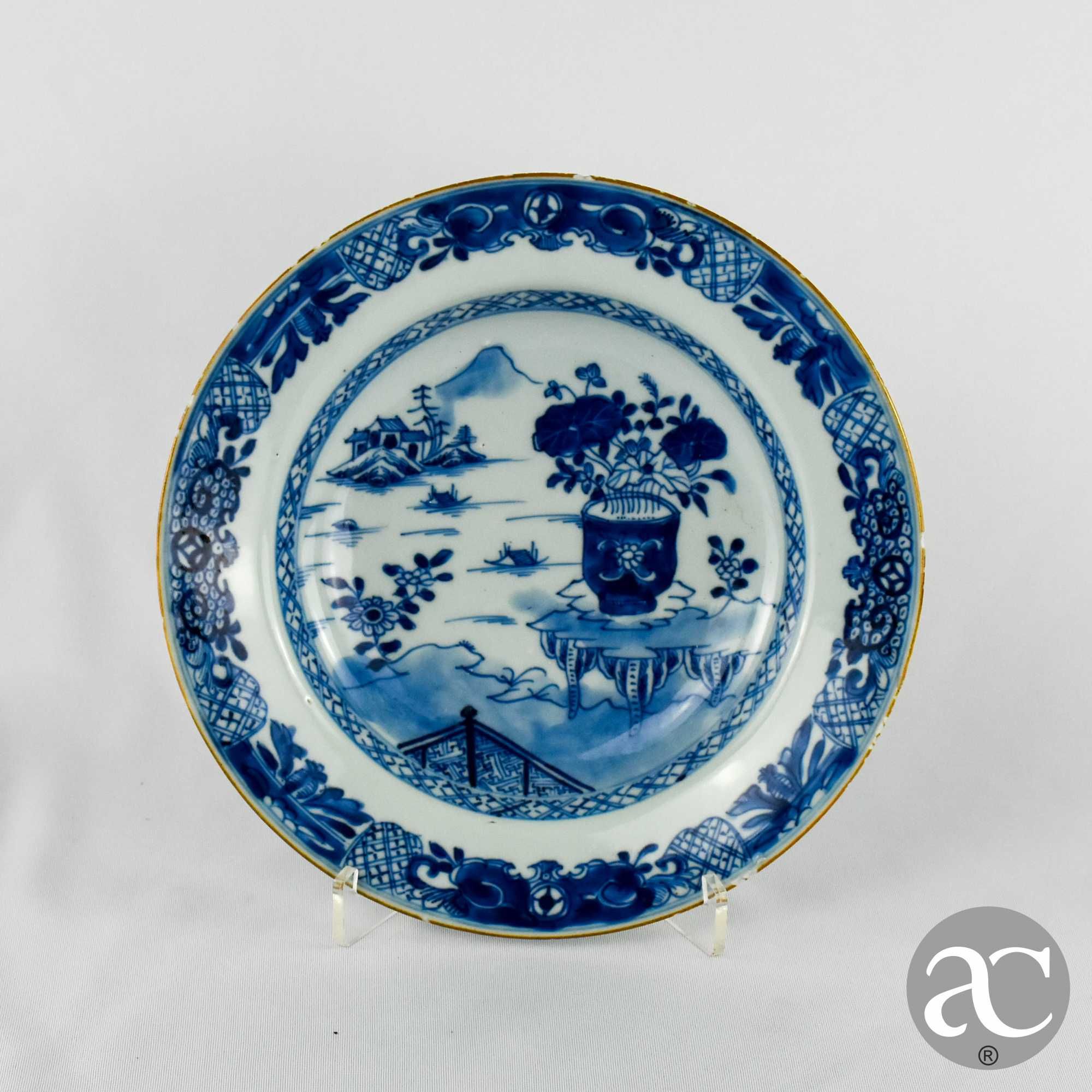 Prato fundo Porcelana da China, Azul e Branco, Qianlong, séc. XVIII