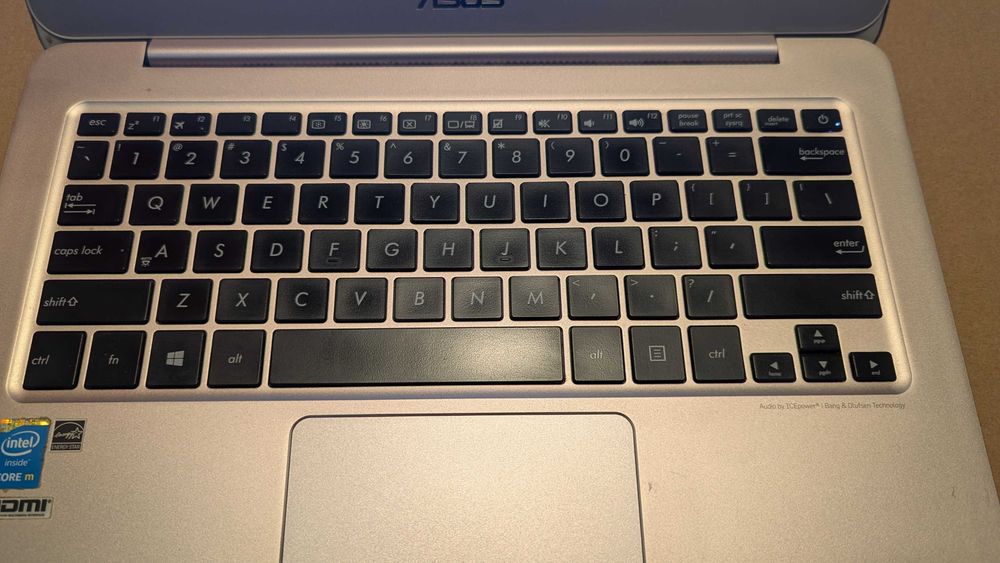 Asus UX305F ultrabook konkurencja dla Macbook Air, 1,35 kg, win 11.