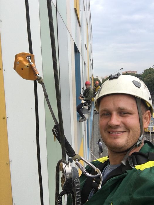 Мийка вікон квартир трц офісів дах будинку миття  альпіністи шви