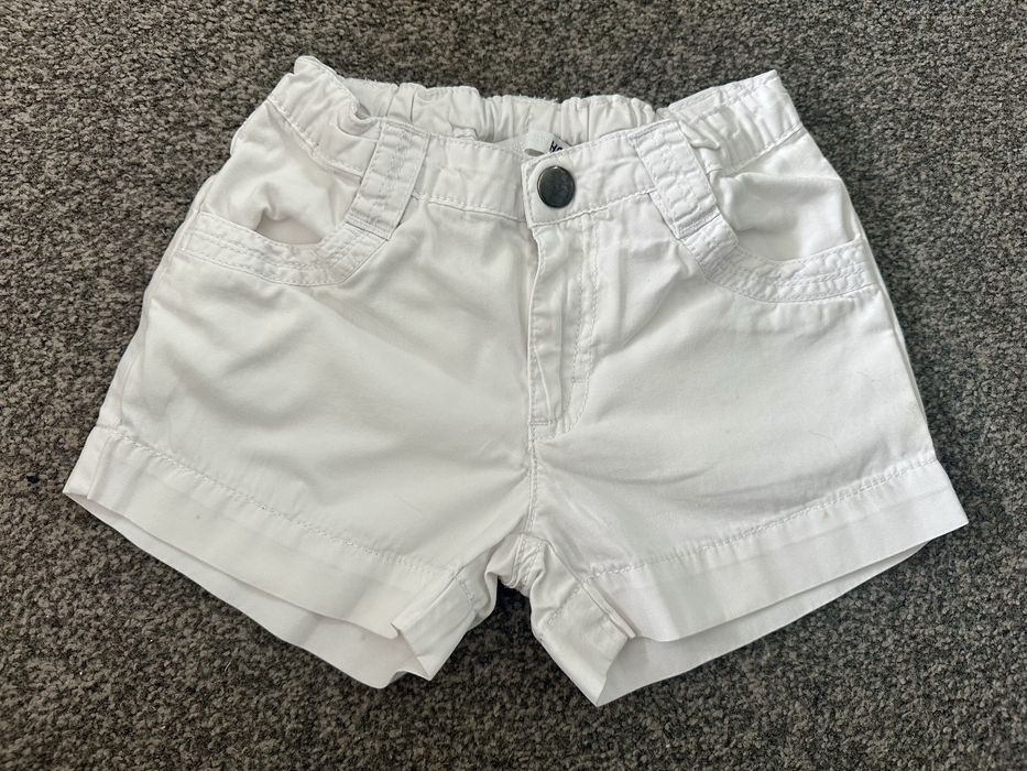 Białe krótkie spodenki / szorty H&M 110