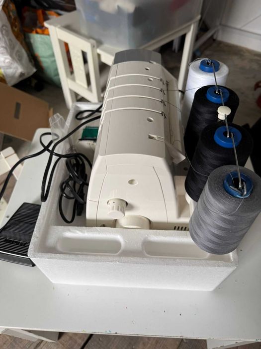 Máquina de costura overlock SINGER 14SH754