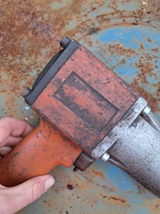 Пневмогайковерт інструмент