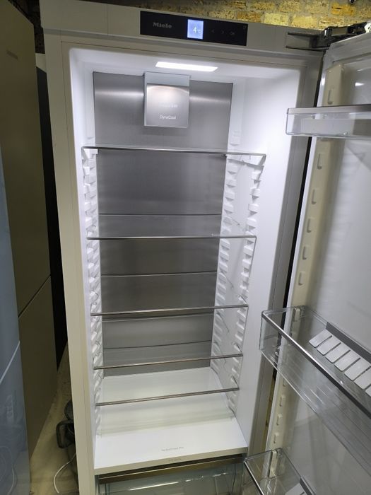 Вбудовуваний холодильник Miele K 7747 C