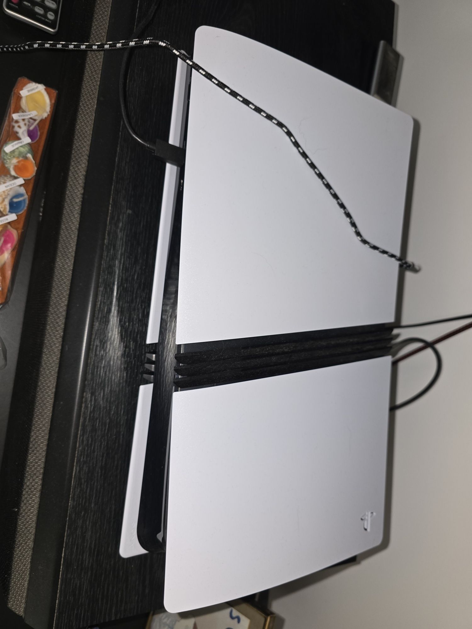 Playstation 5 Pro 2TB c/ 2 comandos