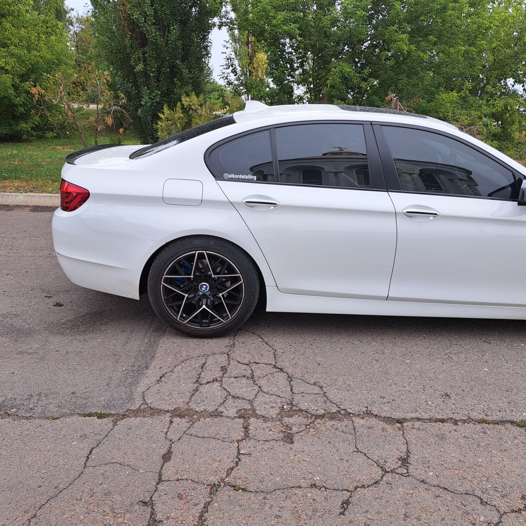 Автомобіль BMW 528