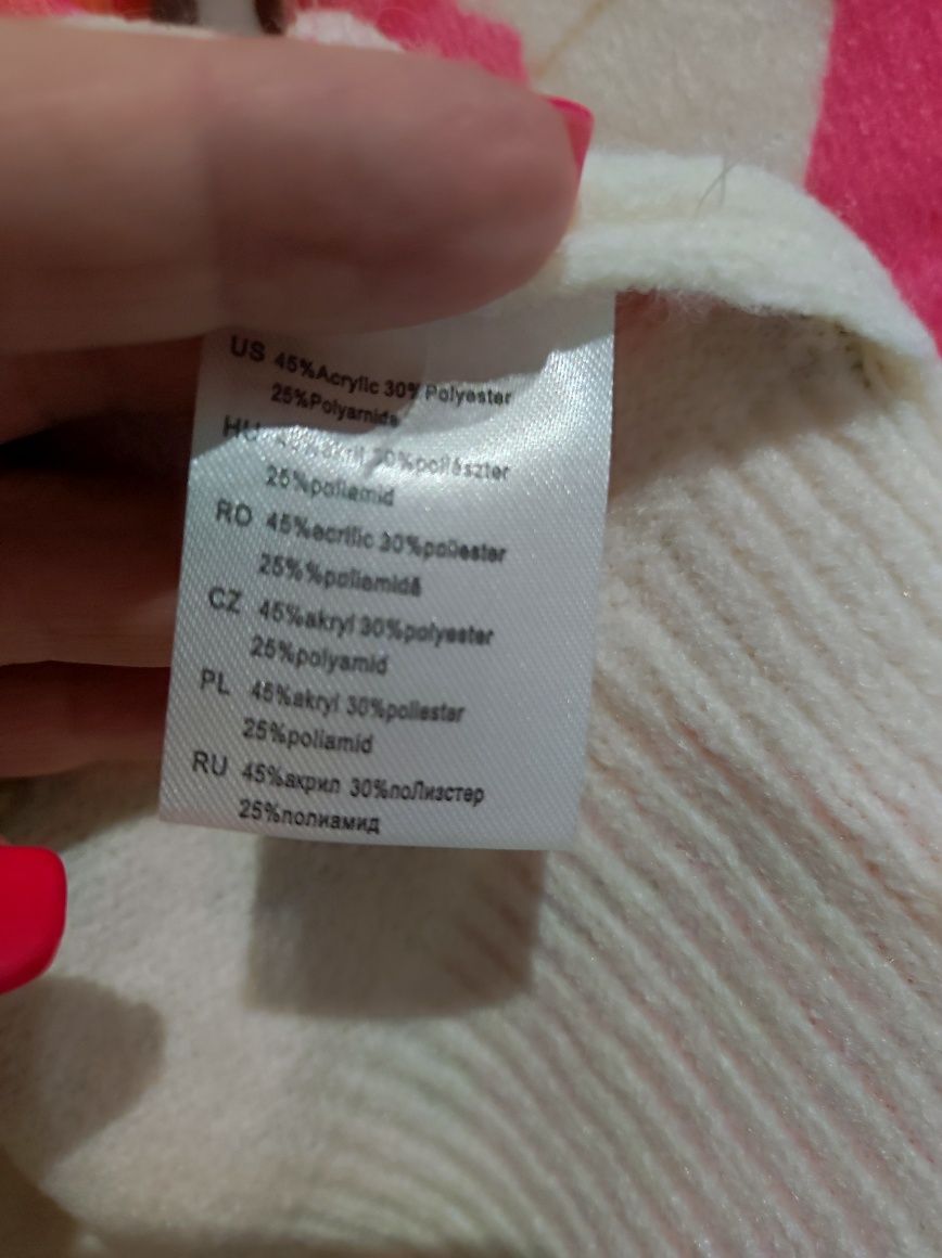 Biała bluzka w różowe kwiaty firmy MB