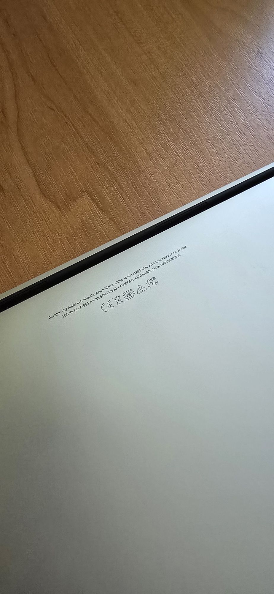 Ноутбук Apple MacBook 15" 2018 Touchbar i7 16/256 Radeon 555X