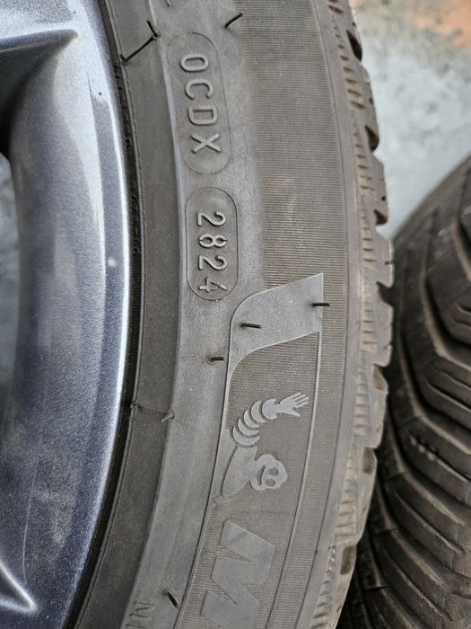 Koła zimowe 235/45r18  Skoda Superb III Felgi oryginalne opony Micheli