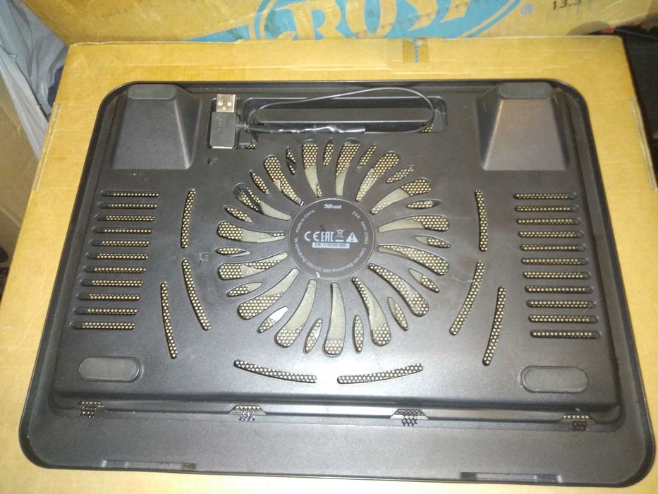 Подставка с охлаждением для ноутбука, планшета.