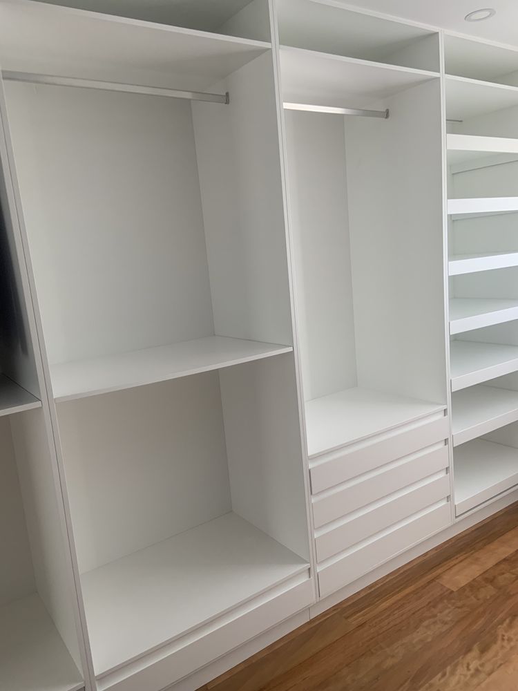 Closet lacada em branco