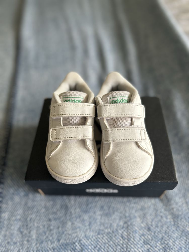 Tenis bebé adidas