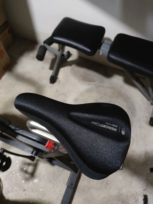 Bicicleta de cycling + banco de musculação regulável