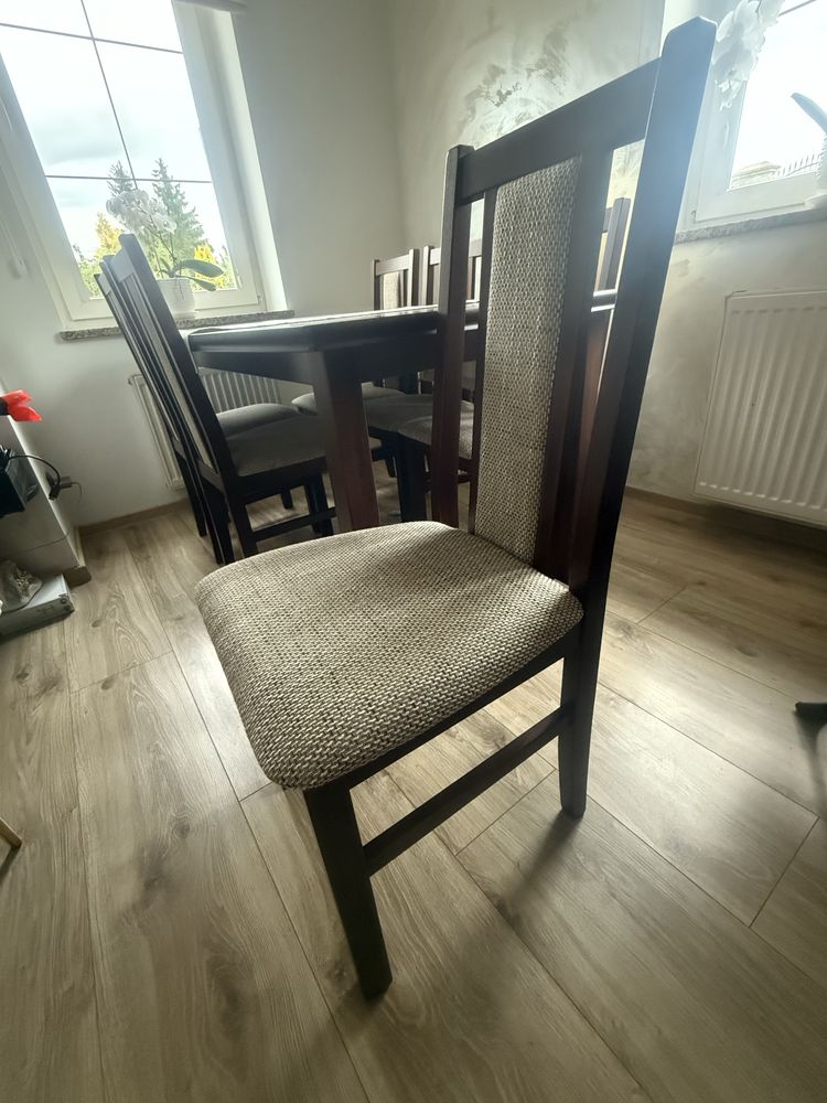 Sprzedam drewniany stół i 12 krzeseł