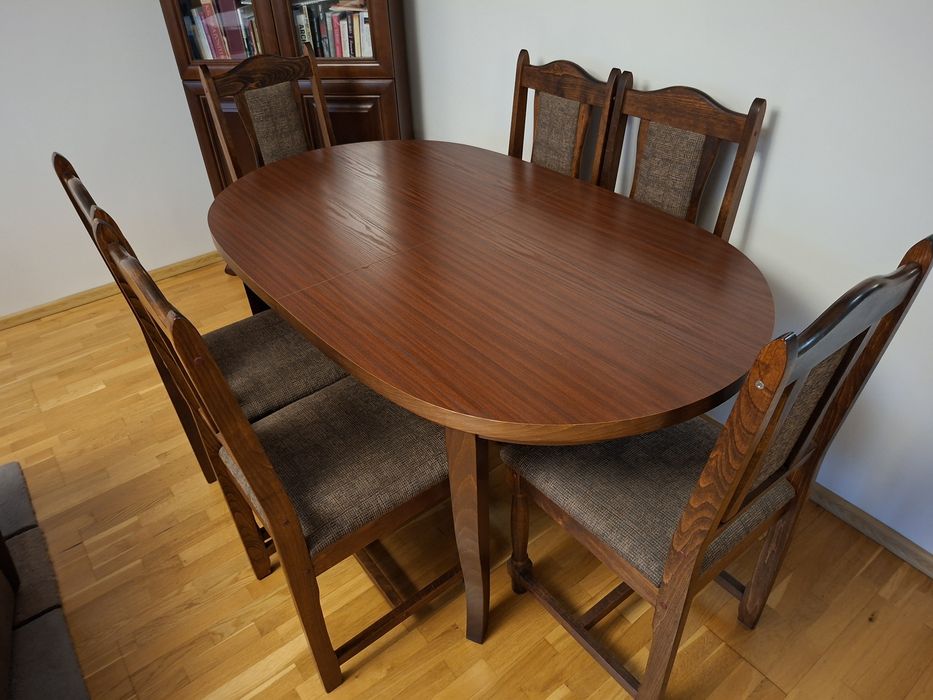 Stół drewniany wraz z kompletem krzeseł, super stan, zadbany, drewno.