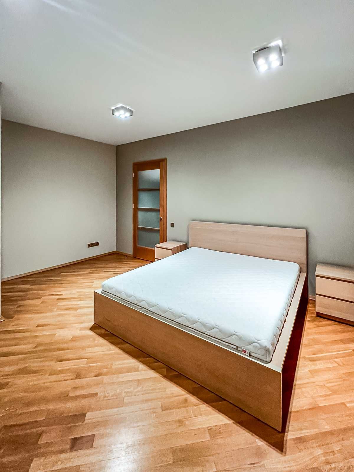 Оренда, вул. Олеся Гончара, 26, 5 кімнат, 220 м², Kiyv rent apartment
