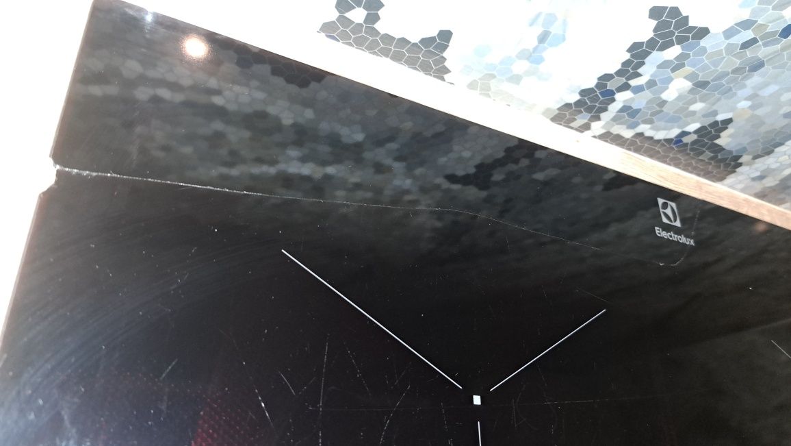 Plyta indukcyjna electrolux CIT61443 uszkodzona, działająca