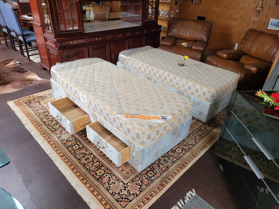 Sommiers de solteiro com colchão - Bom estado geral - Valor unitári