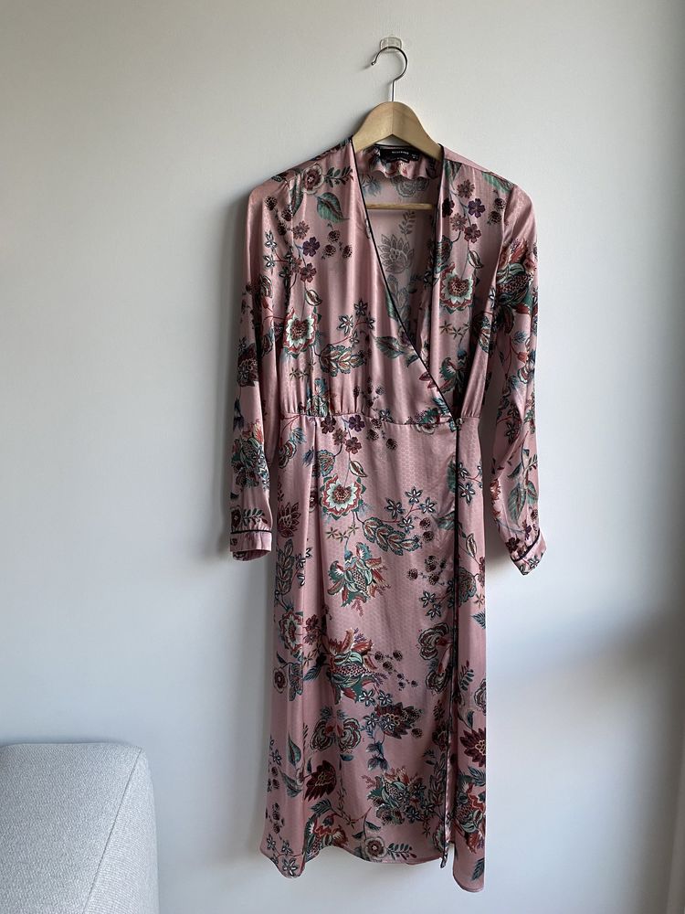 Różowe kimono w kwiaty sukienka kopertowa 36 S długi rękaw Affair