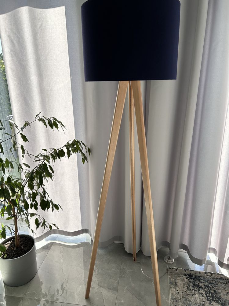 Lampa z abażurem granatowym