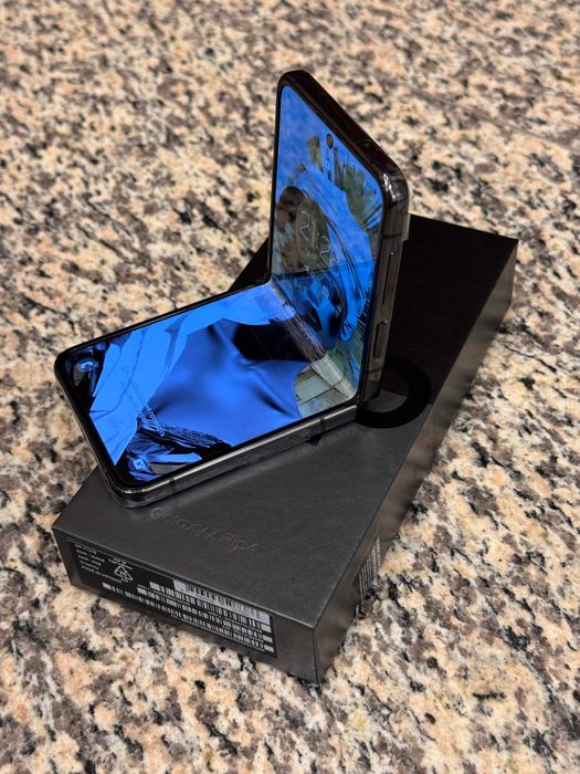 Samsung Galaxy Z Flip4