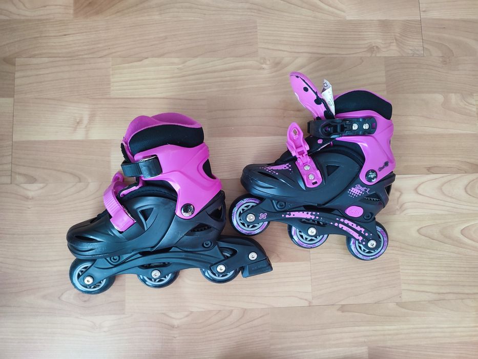 Patins, capacete joelheiras, cotoveleiras e proteção de mãos