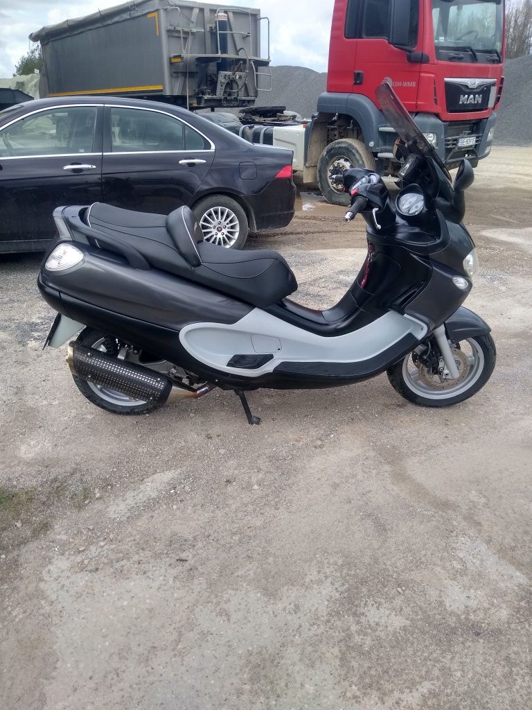 Skuter Piaggio x9