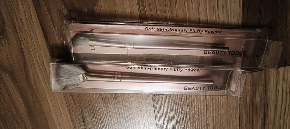 Krem z retinolem na noc + pędzle do makijażu