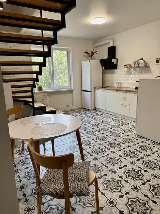 Сучасна двоповерхова квартира подобово Захисників України